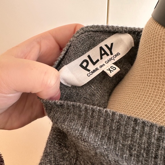 Comme des Garcons Gray Wool Sweater with Heart - Picture 4 of 8